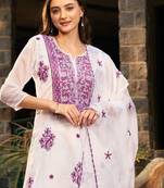 Women Floral Embroidered Regular Thread Work Kurta with Trousers & With Dupatta
