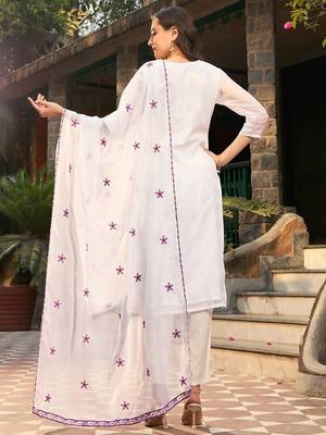 Women Floral Embroidered Regular Thread Work Kurta with Trousers & With Dupatta 3