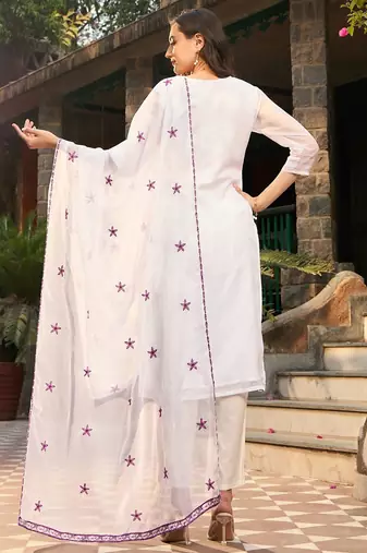 Women Floral Embroidered Regular Thread Work Kurta with Trousers & With Dupatta