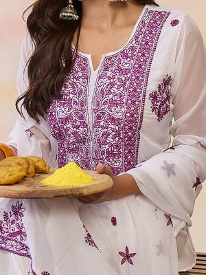 Women Floral Embroidered Regular Thread Work Kurta with Trousers & With Dupatta 5