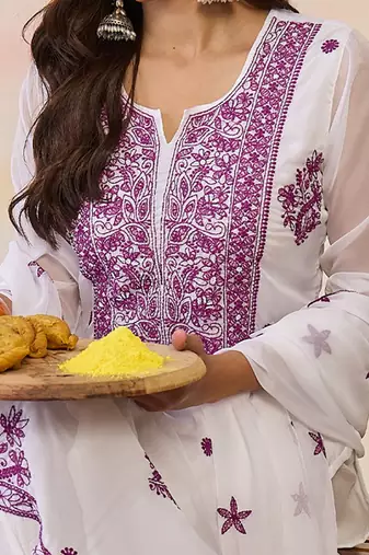 Women Floral Embroidered Regular Thread Work Kurta with Trousers & With Dupatta