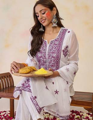 Women Floral Embroidered Regular Thread Work Kurta with Trousers & With Dupatta 7