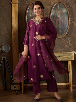 Floral Embroidered Thread Work Kurta With Trousers And Dupatta 2
