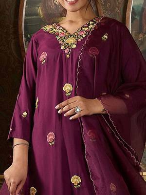 Floral Embroidered Thread Work Kurta With Trousers And Dupatta 3