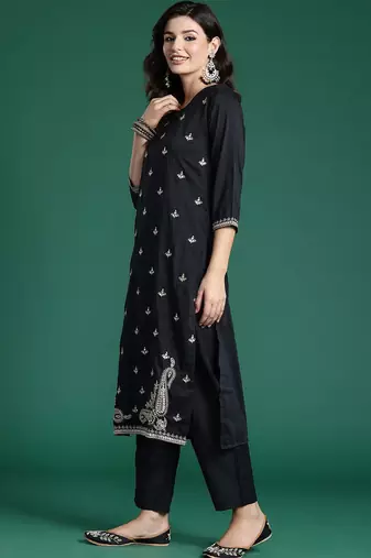 Ethnic Motifs Embroidered Sequinned Kurta With Trousers & Dupatta