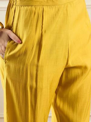 Women Yellow Kurta Sets 3