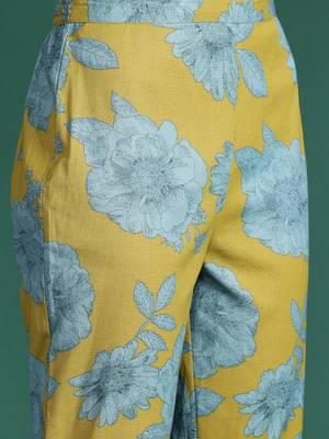 Floral Printed Pleated Kurta with Trousers 4