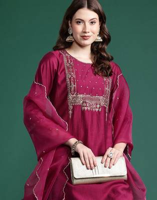 Women Embroidered Straight Kurta Set 2