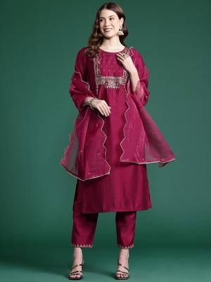 Women Embroidered Straight Kurta Set 1