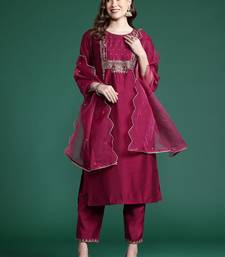 Women Embroidered Straight Kurta Set