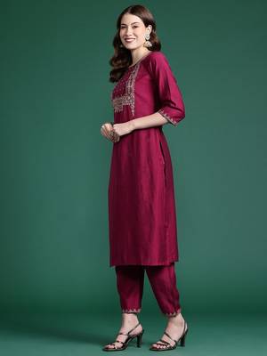 Women Embroidered Straight Kurta Set 6