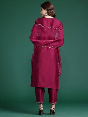 Women Embroidered Straight Kurta Set 7