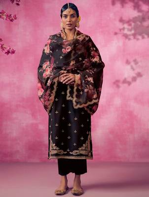 Women Floral Embroidered Regular Kurta Trousers With Dupatta 1