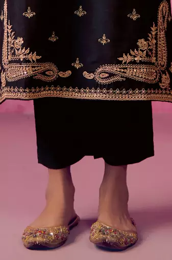 Women Floral Embroidered Regular Kurta Trousers With Dupatta