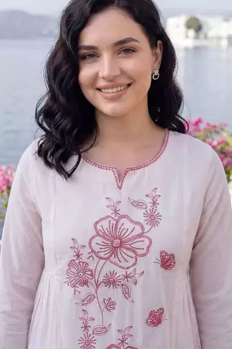 Women Floral Embroidered Regular Thread Work Pure Cotton Kurta with Trousers