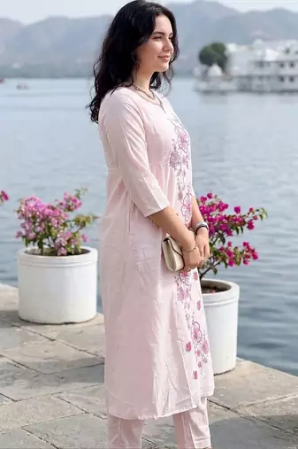 Women Floral Embroidered Regular Thread Work Pure Cotton Kurta with Trousers
