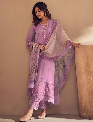 Women Floral Embroidered Regular Thread Work Kurta with Trousers & With Dupatta 1