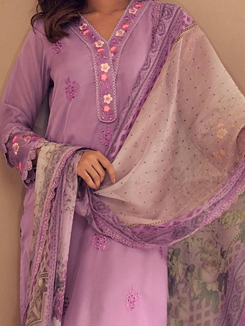 Women Floral Embroidered Regular Thread Work Kurta with Trousers & With Dupatta