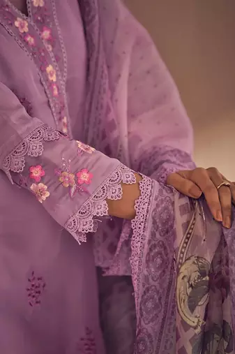 Women Floral Embroidered Regular Thread Work Kurta with Trousers & With Dupatta