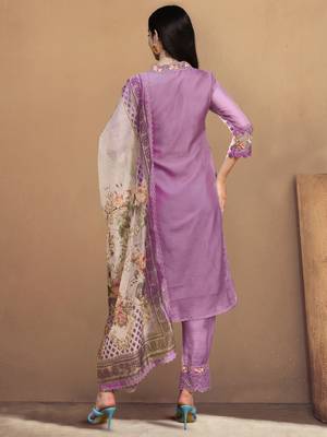 Women Floral Embroidered Regular Thread Work Kurta with Trousers & With Dupatta 4