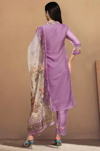 Women Floral Embroidered Regular Thread Work Kurta with Trousers & With Dupatta