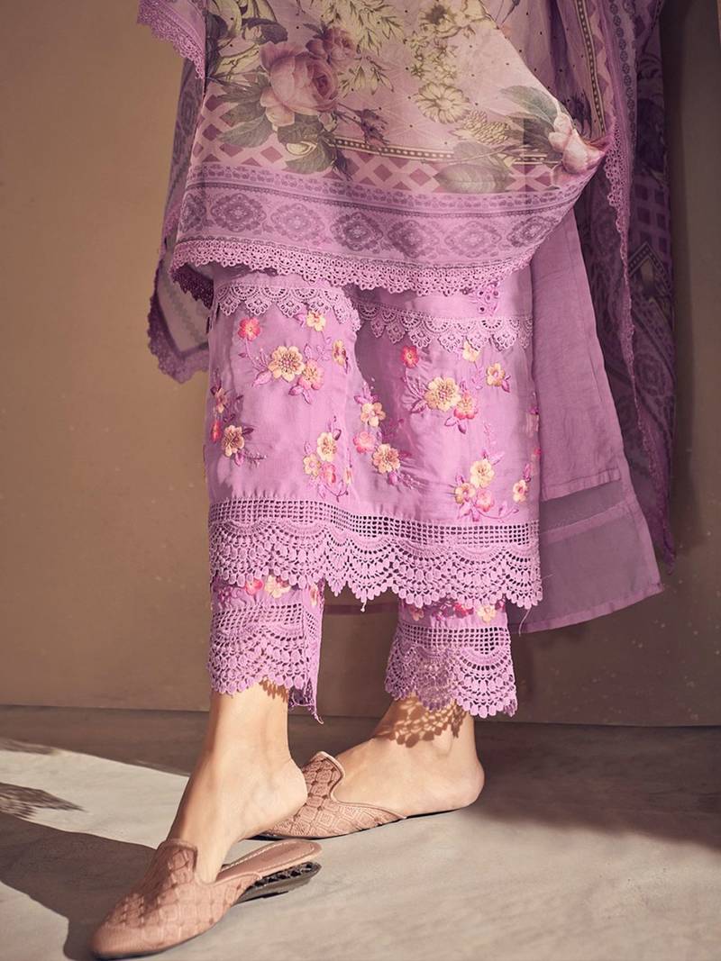 Women Floral Embroidered Regular Thread Work Kurta with Trousers & With Dupatta