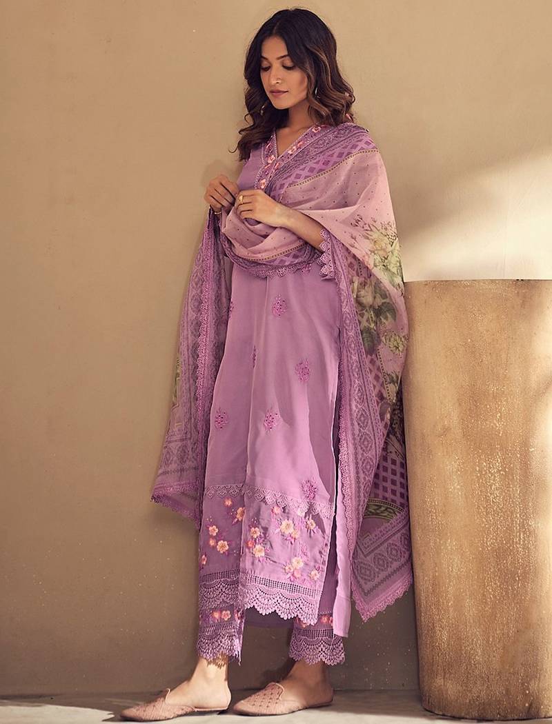 Women Floral Embroidered Regular Thread Work Kurta with Trousers & With Dupatta
