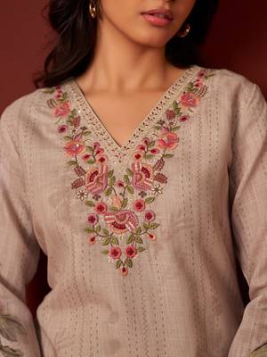 Women Floral Embroidered Linen Kurta with Trousers & Dupatta 3
