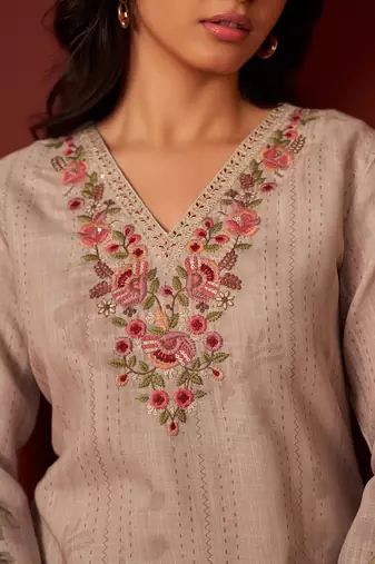 Women Floral Embroidered Linen Kurta with Trousers & Dupatta