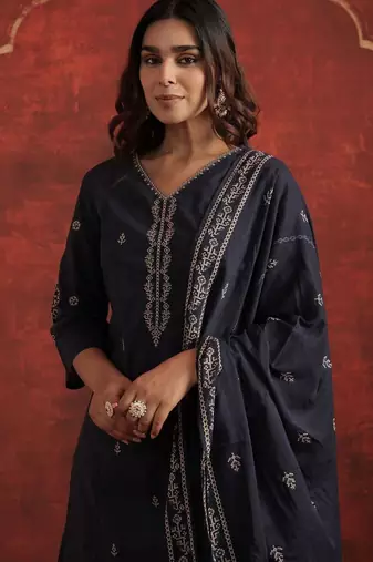 Motifs Embroidered Pure Cotton V-Neck Straight Kurta With Trousers & Dupatta
