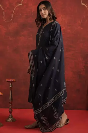 Motifs Embroidered Pure Cotton V-Neck Straight Kurta With Trousers & Dupatta