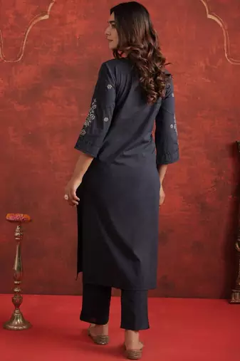Motifs Embroidered Pure Cotton V-Neck Straight Kurta With Trousers & Dupatta