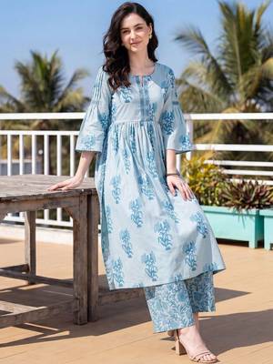 Women Floral Printed Empire  Cotton Kurta with Palazzos 1