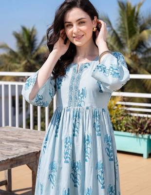Women Floral Printed Empire  Cotton Kurta with Palazzos 2