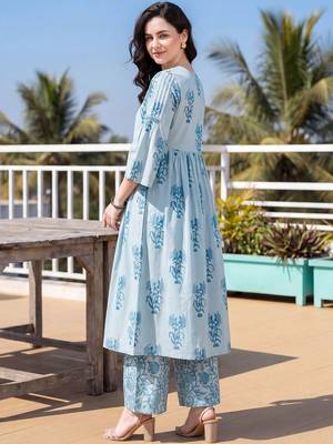 Women Floral Printed Empire  Cotton Kurta with Palazzos 6