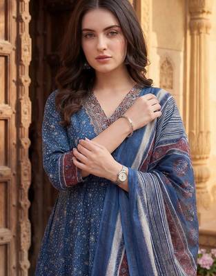 Women Floral Printed Regular  Cotton Kurta with Trousers & With Dupatta 1