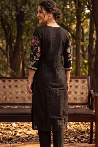 Women Floral Embroidered Regular Thread Work Liva Kurta with Trousers