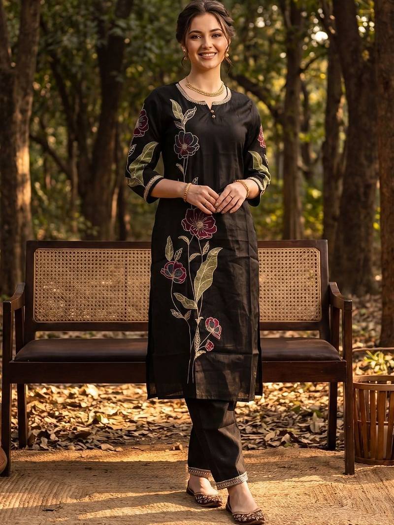 Women Floral Embroidered Regular Thread Work Liva Kurta with Trousers