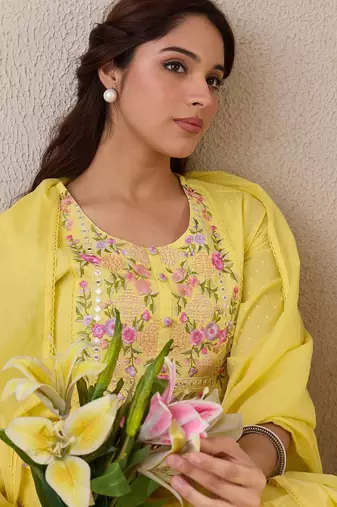 Women Floral Embroidered Cotton Kurta with Trousers & Dupatta