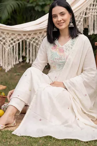 Women Floral Embroidered Regular Thread Work Pure Cotton Kurta with Trousers & With Dupatta