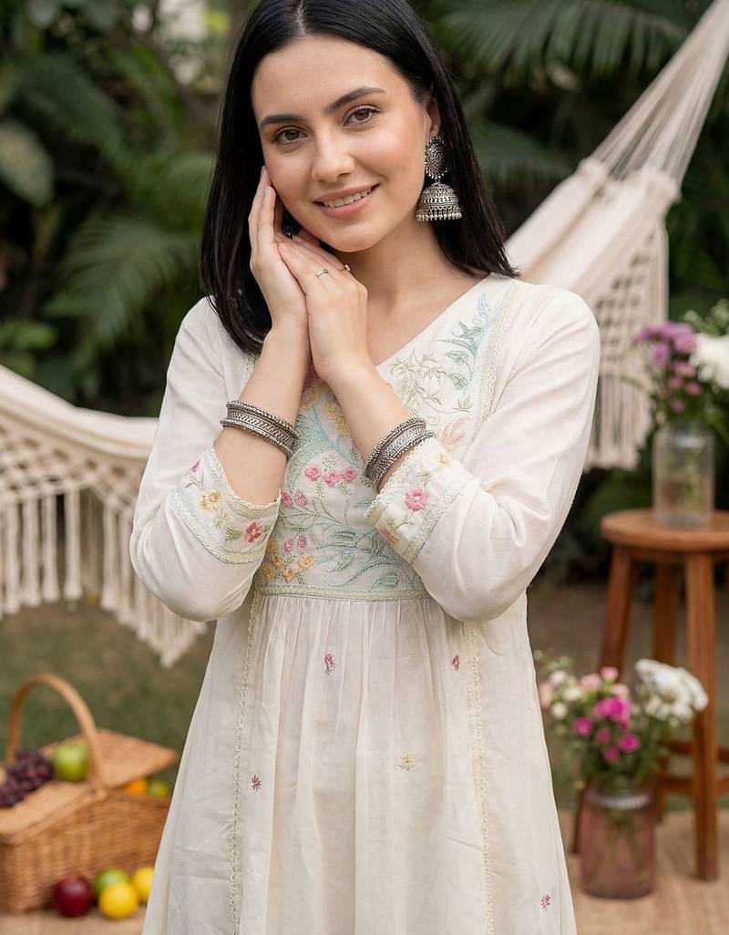 Women Floral Embroidered Regular Thread Work Pure Cotton Kurta with Trousers & With Dupatta