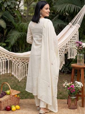 Women Floral Embroidered Regular Thread Work Pure Cotton Kurta with Trousers & With Dupatta 4