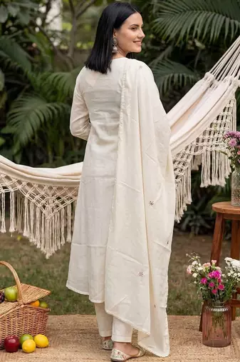 Women Floral Embroidered Regular Thread Work Pure Cotton Kurta with Trousers & With Dupatta