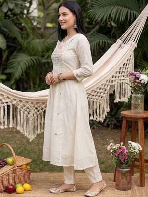 Women Floral Embroidered Regular Thread Work Pure Cotton Kurta with Trousers & With Dupatta 5