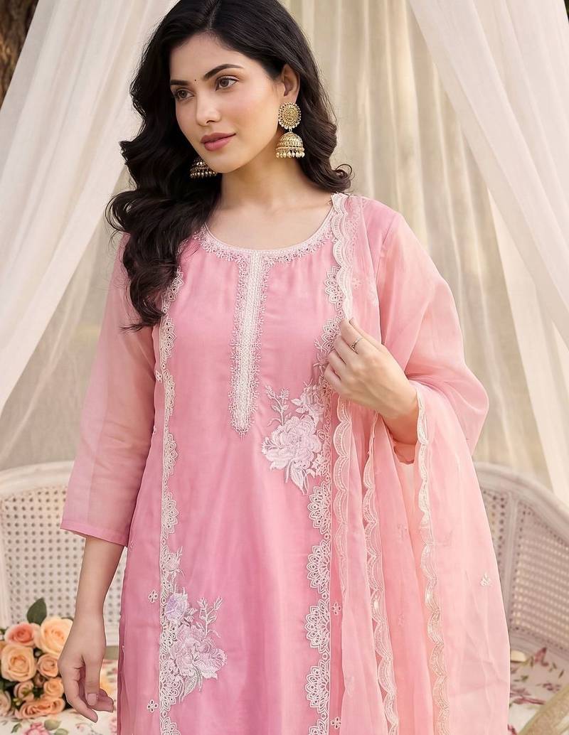 Women Floral Embroidered Regular Thread Work Kurta with Trousers & With Dupatta