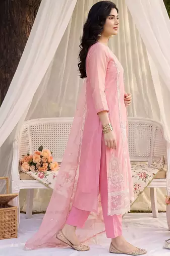 Women Floral Embroidered Regular Thread Work Kurta with Trousers & With Dupatta