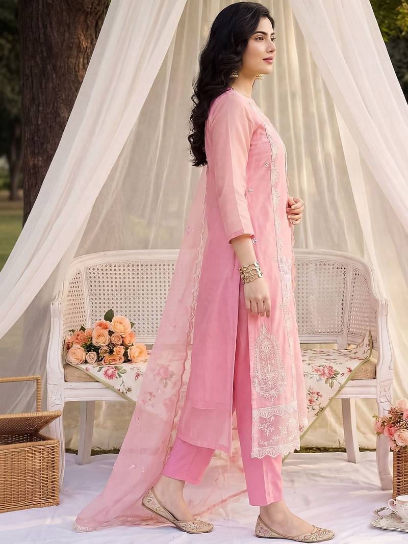 Women Floral Embroidered Regular Thread Work Kurta with Trousers & With Dupatta