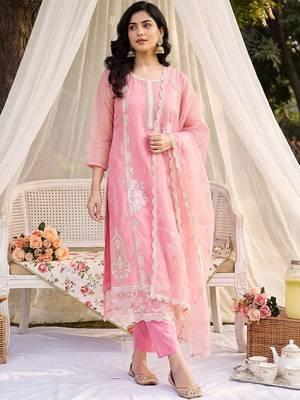 Women Floral Embroidered Regular Thread Work Kurta with Trousers & With Dupatta 5