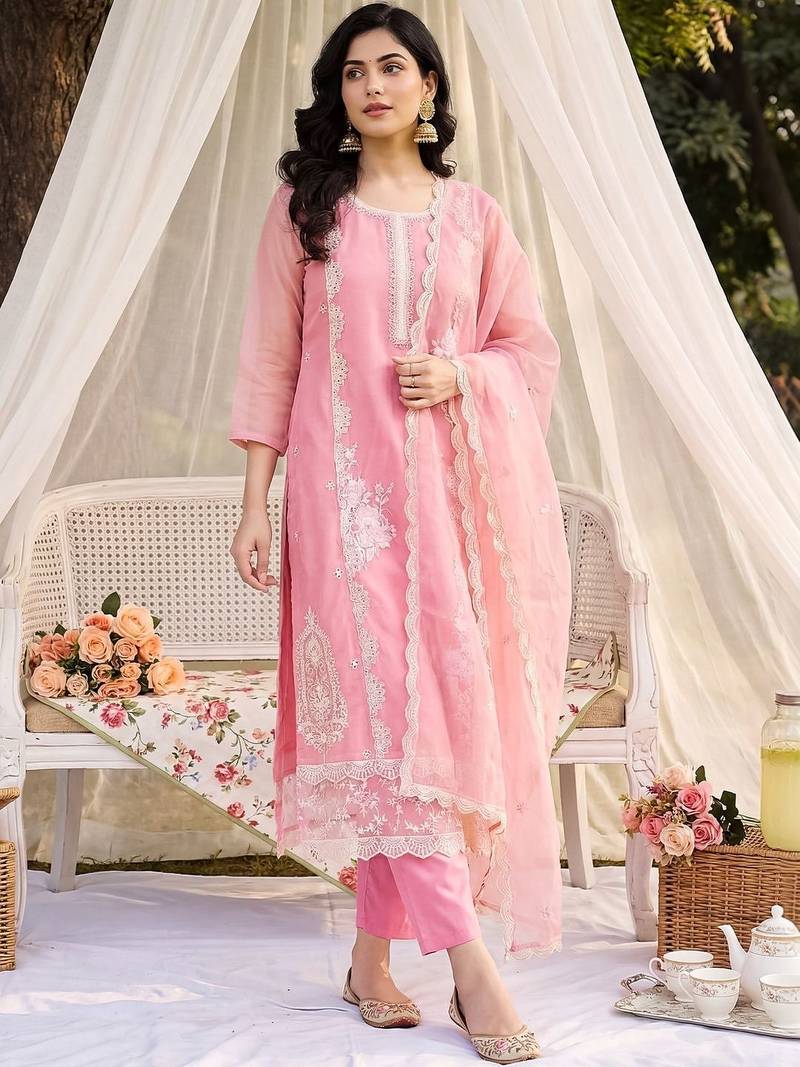 Women Floral Embroidered Regular Thread Work Kurta with Trousers & With Dupatta