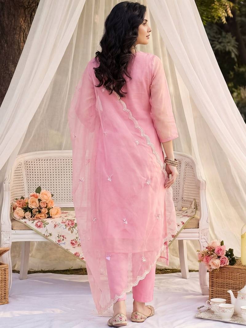 Women Floral Embroidered Regular Thread Work Kurta with Trousers & With Dupatta